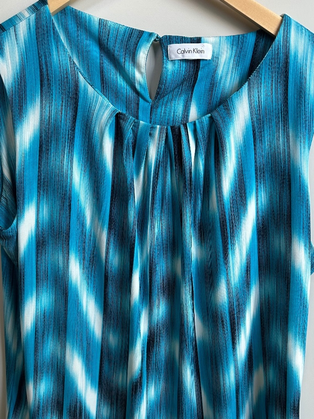 Calvin Klein Aqua Geometric Print Womens Sleeveless Top Size XL 14-16)